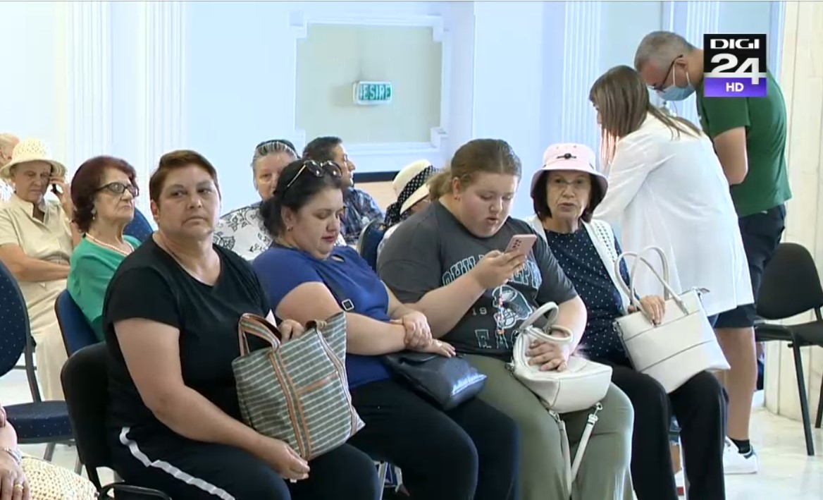 VIDEO Cozi la centrele de recenzare, după ce doar jumătate dintre bucureșteni s-au recenzat: „Am venit că îmi e frică de amenzile mari”