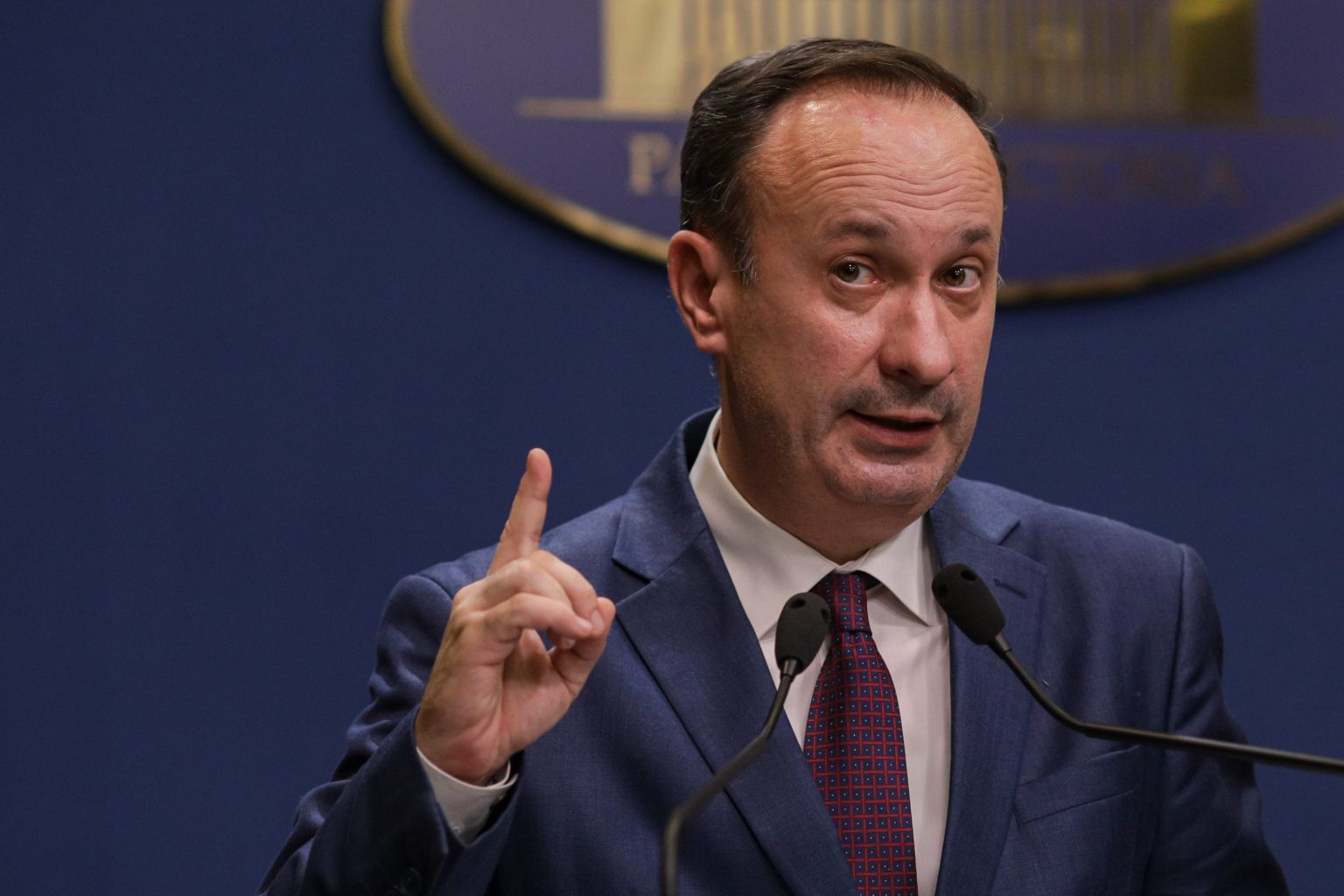 Câciu: Amânarea ratelor nu e cea mai bună soluție. Oamenii trebuie să caute soluțiile la bănci