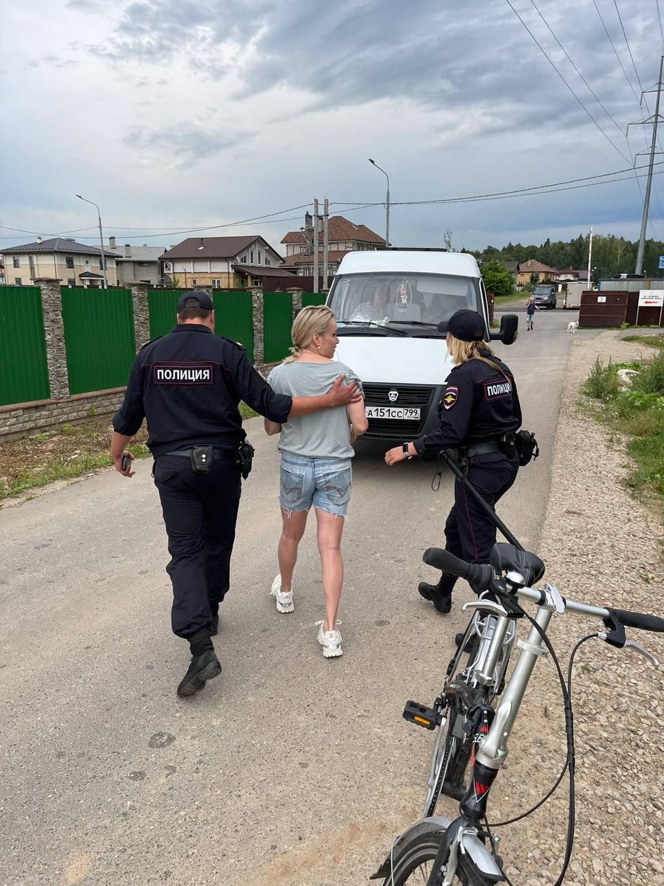Jurnalista rusă care a criticat războiul din Ucraina a fost arestată pentru scurt timp. Marina Ovsiannikova l-a numit pe Putin „ucigaş”