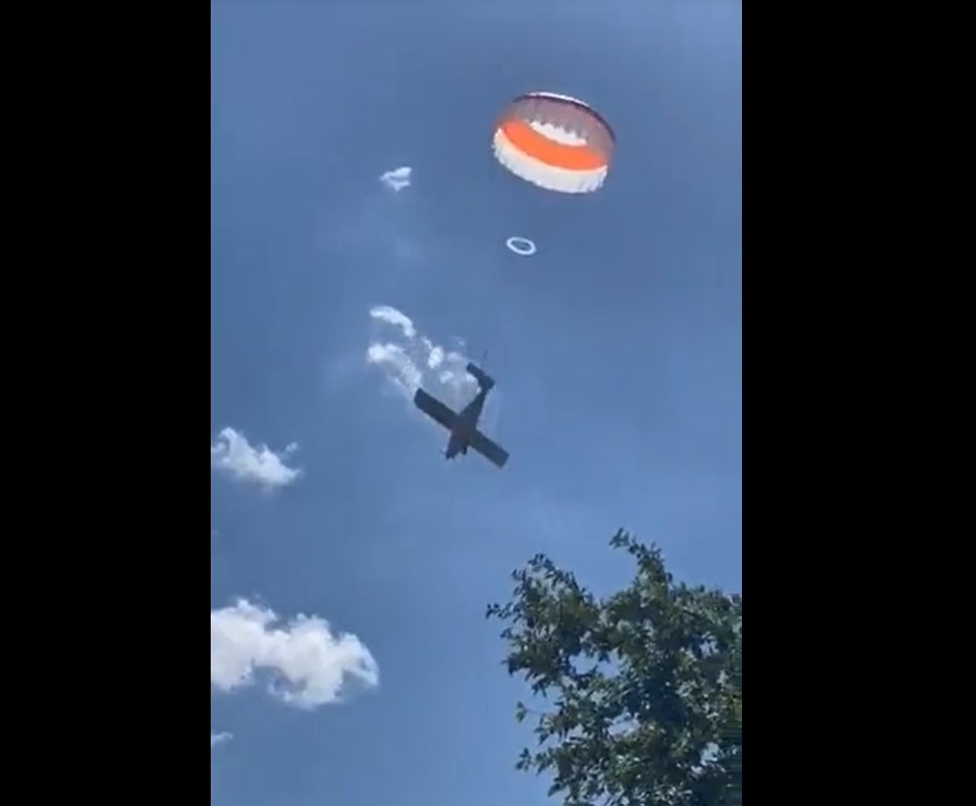 VIDEO. Momentul în care un avion se prăbușește pe o șosea, în apropiere de Bruges