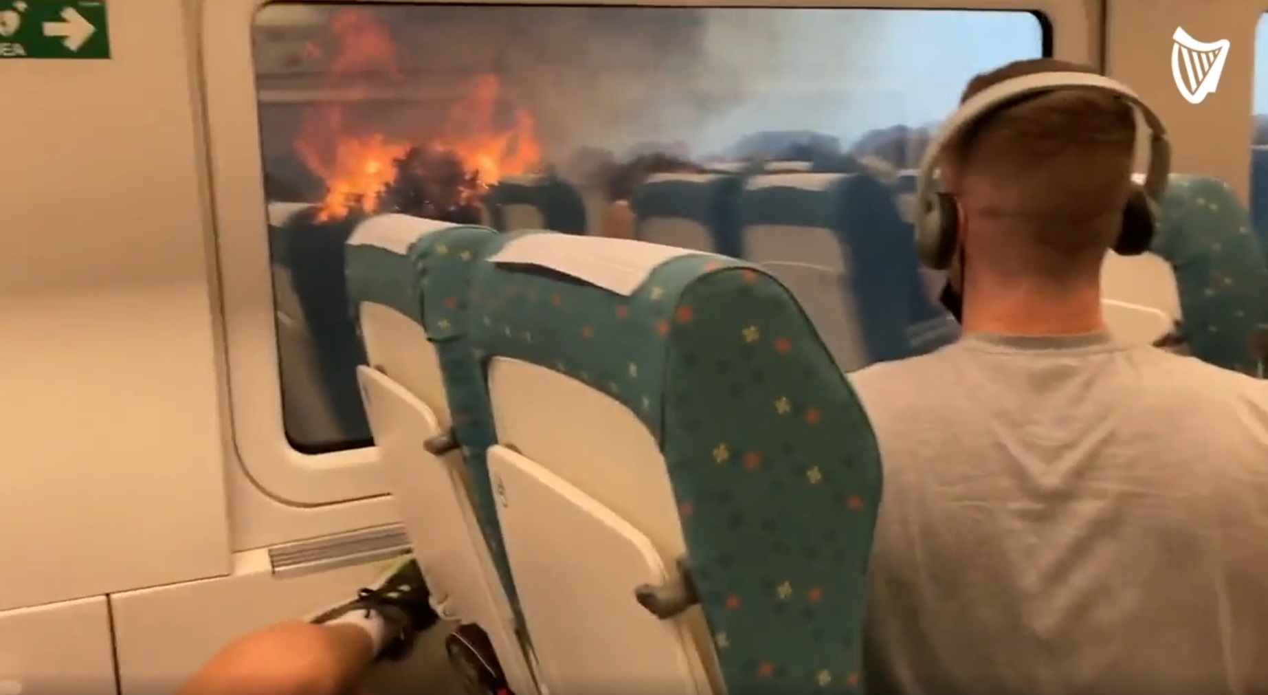 Momentul în care pasagerii unui tren oprit brusc în Spania văd că sunt înconjurați de flăcări