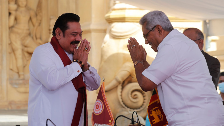 Frații Rajapaksa se salută