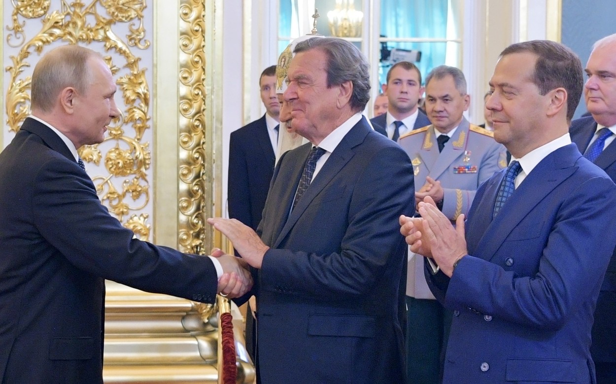Gerhard Schröder nu susține livrarea de arme în Ucraina și dă vina pe Kiev pentru eșecul în negocierile de pace cu Rusia