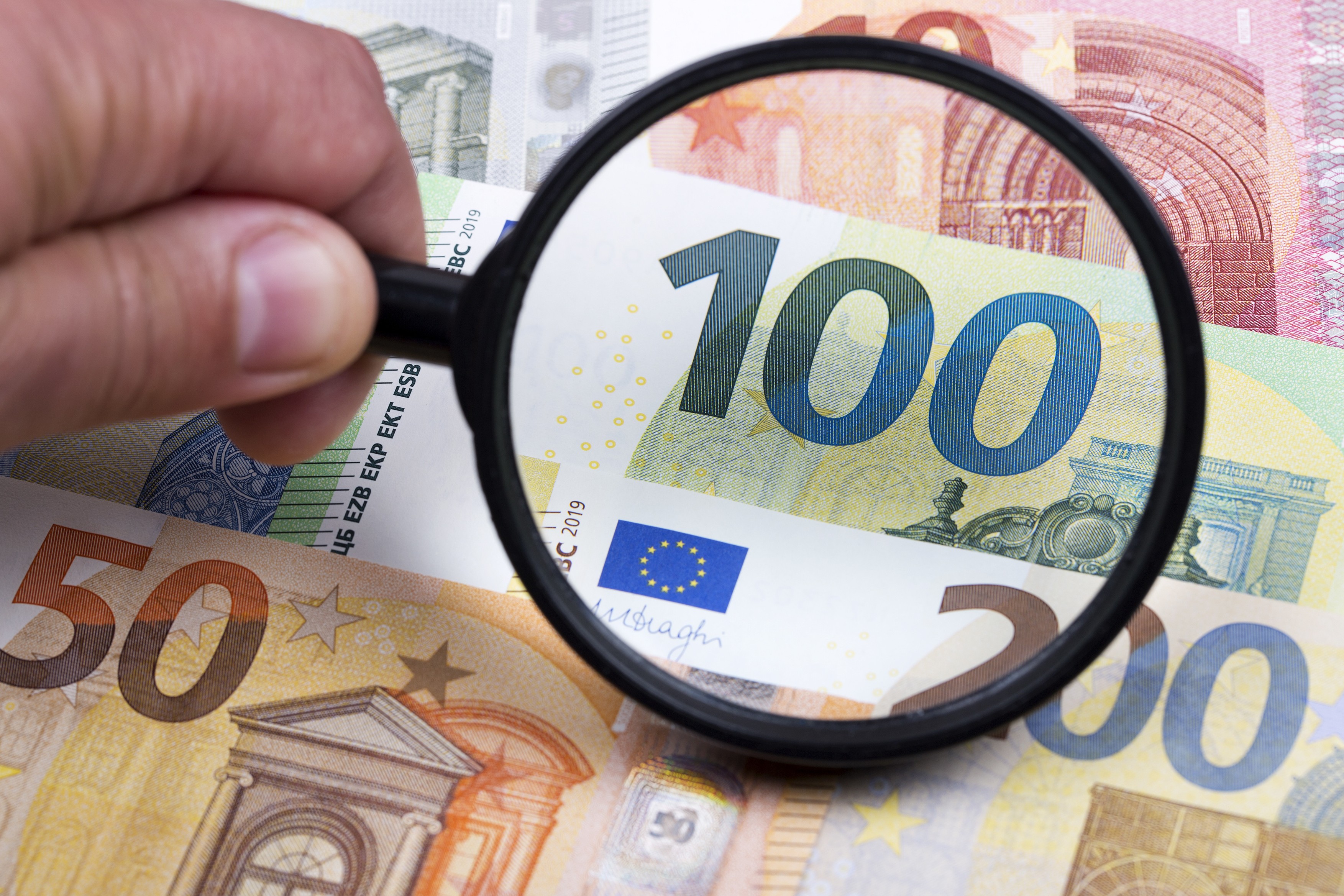 Deficitul comercial al României a crescut la 12,7 miliarde de euro, cu peste 40% mai mult ca anul trecut