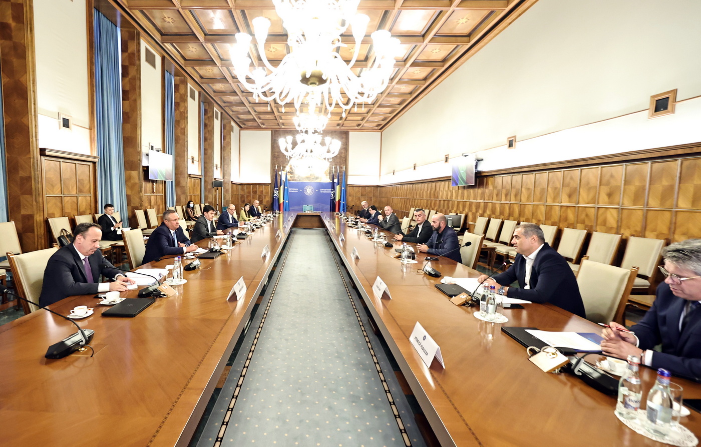Surse: Guvernul modifică ordonanța privind Codul Fiscal. Schimbări pentru microîntreprinderi, HoReCa și jocurile de noroc