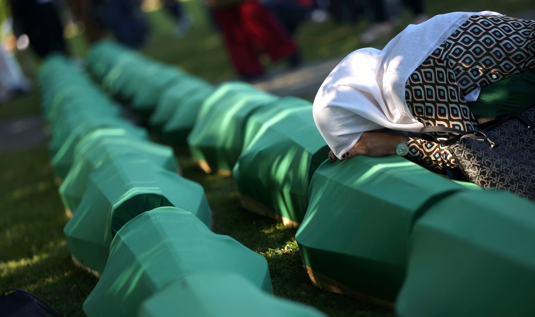 Olanda prezintă scuze pentru masacrul de la Srebrenica, din fosta Iugoslavie. „Nu vă putem uşura această suferinţă”