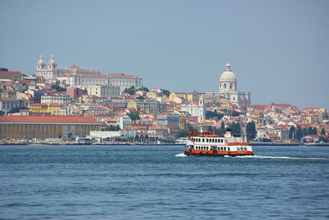 Temperaturi extreme şi incendii de vegetaţie în Portugalia. Atenţionare de călătorie MAE pentru românii care merg în vacanță