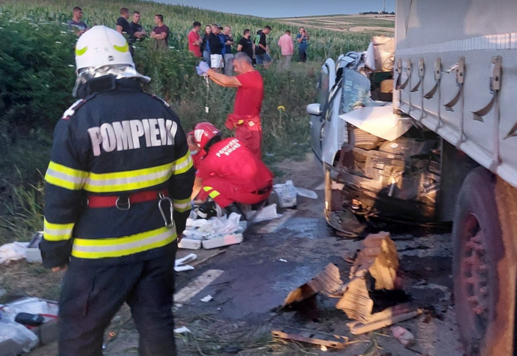 FOTO. Doi morți și șapte răniți într-un grav accident rutier în județul Vaslui. Autoritățile au activat Planul Roșu de intervenție