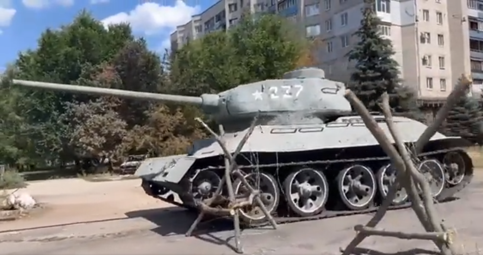 Cum au ajuns rușii să folosească în Ucraina un tanc T-34 din Al Doilea Război Mondial