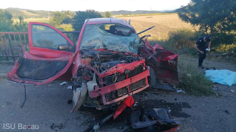 Un mort şi trei răniţi într-un accident rutier produs la Sănduleni, județul Bacău