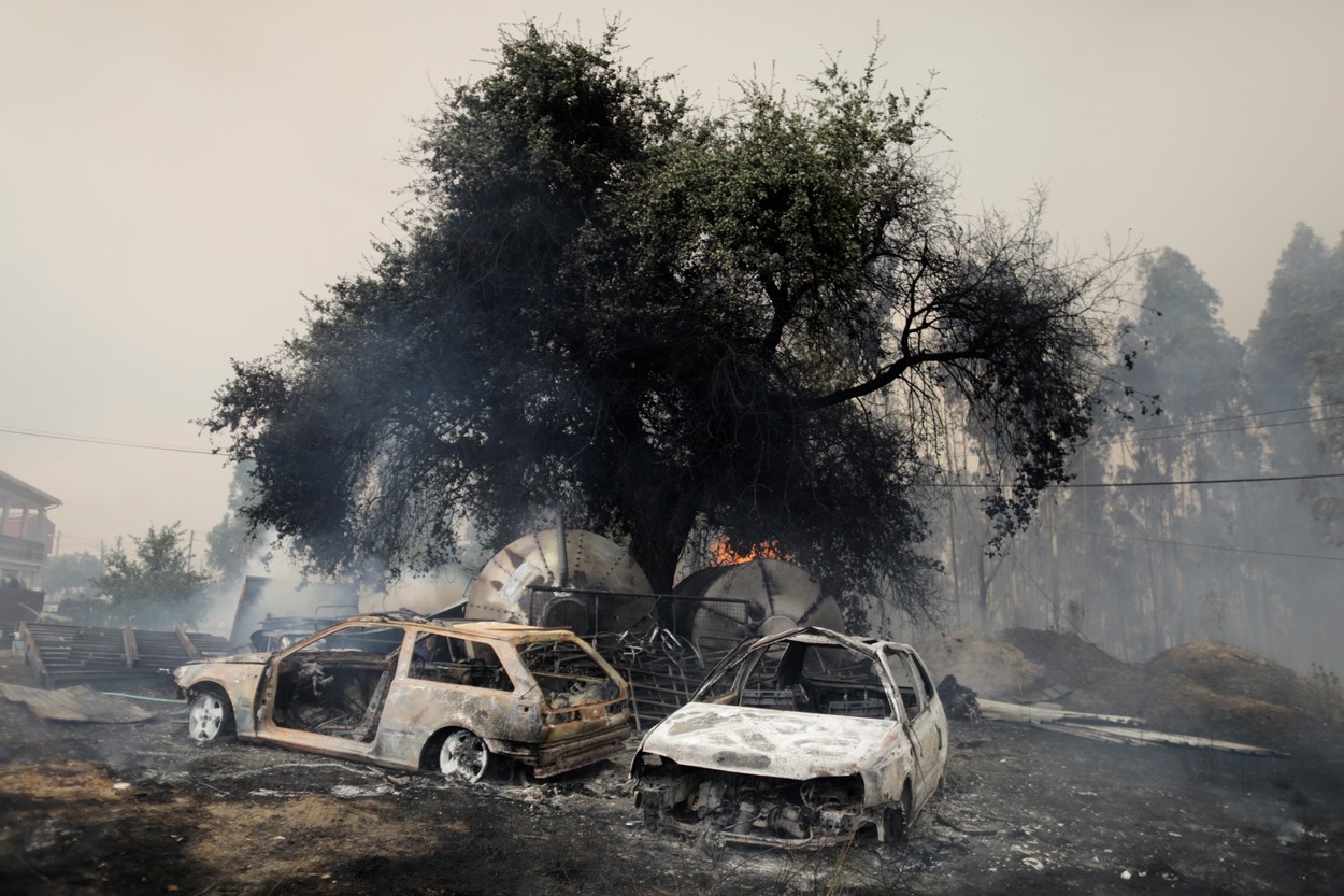 Incendii violente în Portugalia din cauza temperaturilor extreme. Mai multe localități din apropiere de Lisabona au fost evacuate