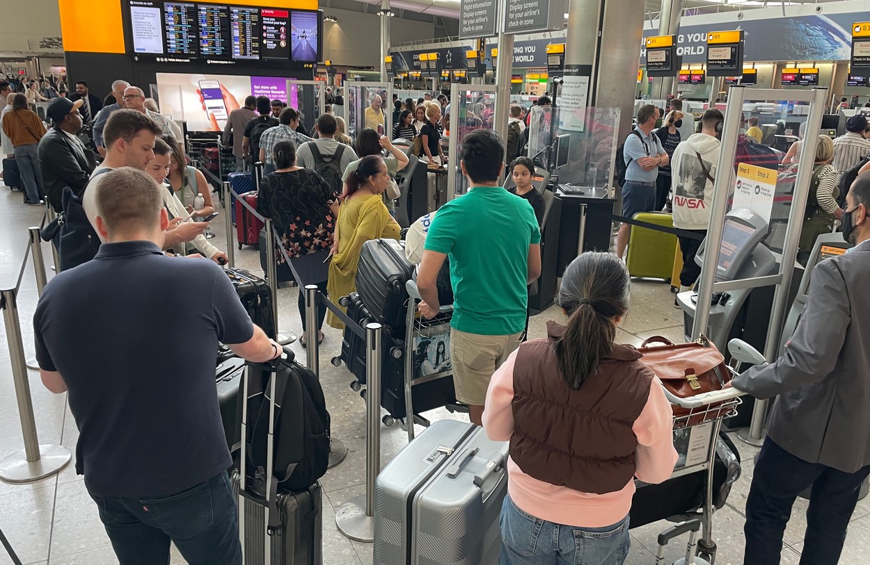 Aeroportul Heathrow din Londra limitează numărul pasagerilor: Unele zboruri vor fi reprogramate, mutate pe alt aeroport sau anulate
