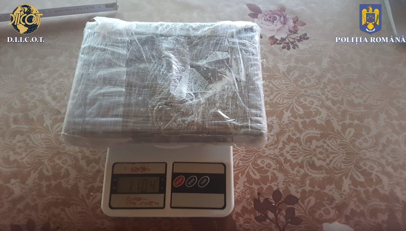 DEZVĂLUIRI. Columbienii care au vrut să vândă cocaină extrasă din cafea au intrat în România ca turiști. Un român i-a adus cu taxiul