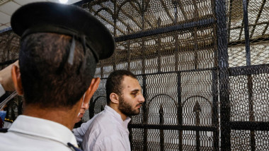 Mohammed Adel scos din sala tribunalului.