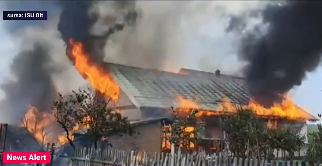 Efectele vremii extreme în România: Case mistuite de incendii, sute de hectare arse, tren blocat în câmp, acoperiș smuls de vânt