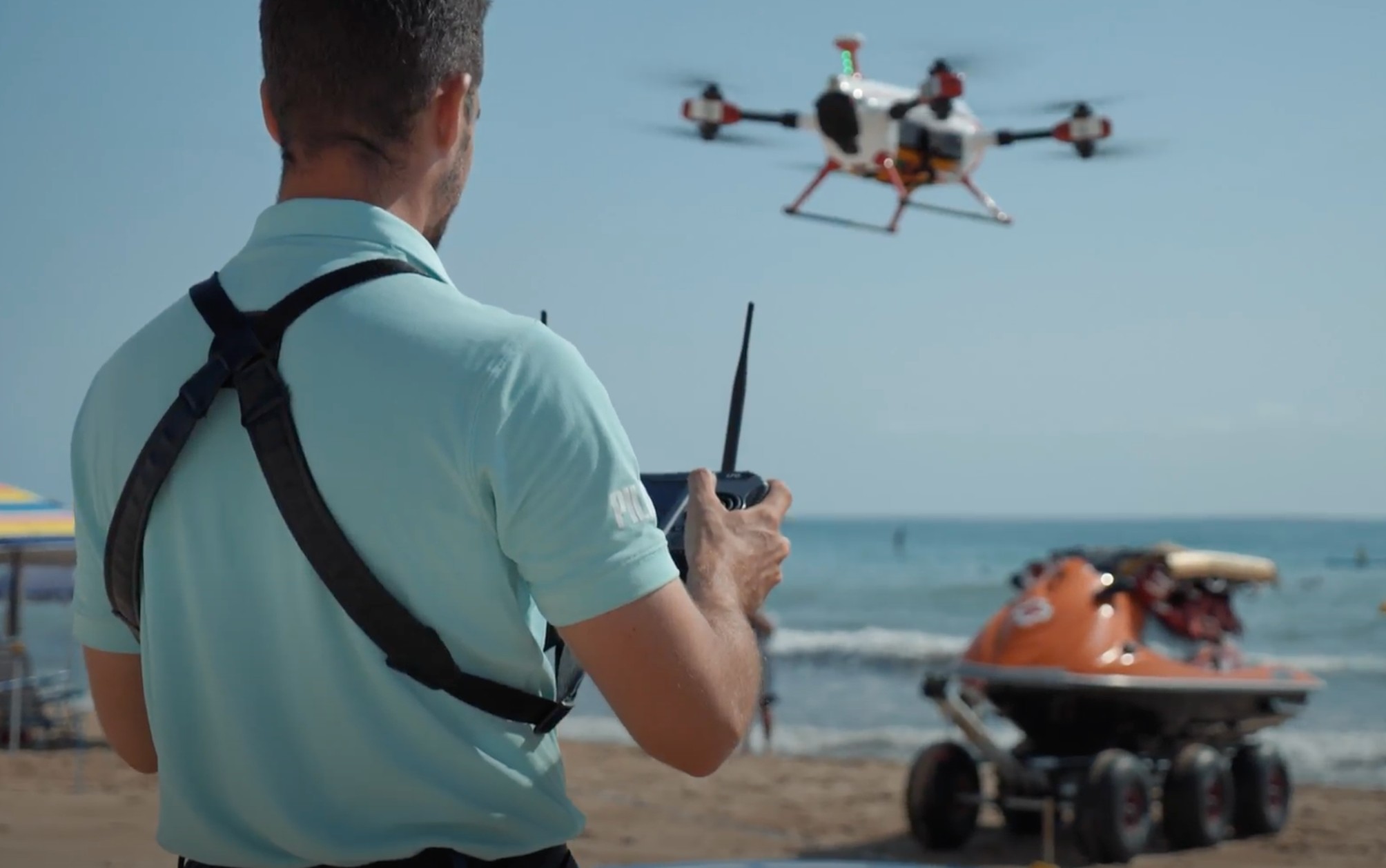 Un băiat a fost salvat de la înec cu ajutorul unei drone pe litoralul spaniol