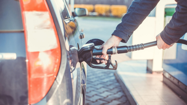 Șoferii din Europa cu maşini pe motorină vor fi afectați de noi majorări de preţuri din cauza Rusiei (Reuters)