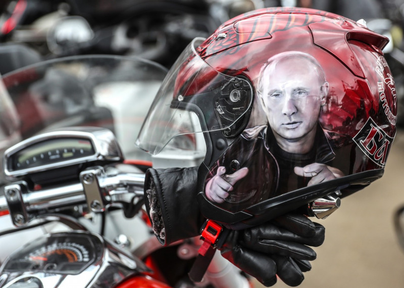 Bikers open motorcycling season in Moscow