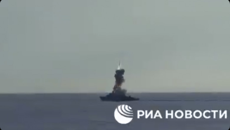 Momentul lansării rachetelor Kalibr asupra portului Odesa
