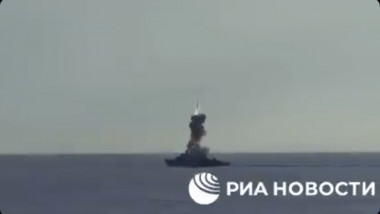 Momentul lansării rachetelor Kalibr asupra portului Odesa