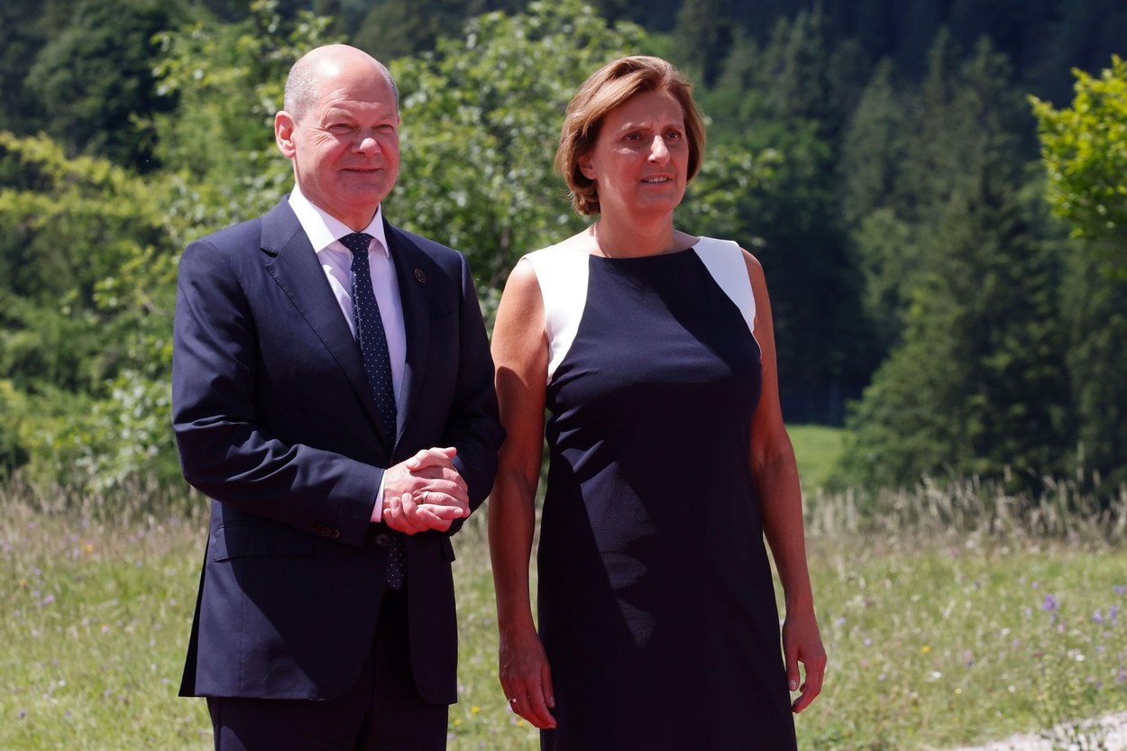 Cancelarul Olaf Scholz, criticat pentru neglijență. Documente guvernamentale confidențiale au fost găsite de vecini la gunoi