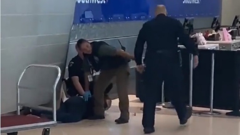 politie intervine dupa impuscaturi pe aeroport in texas