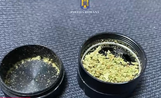 Un tânăr vindea droguri în satul Drogu