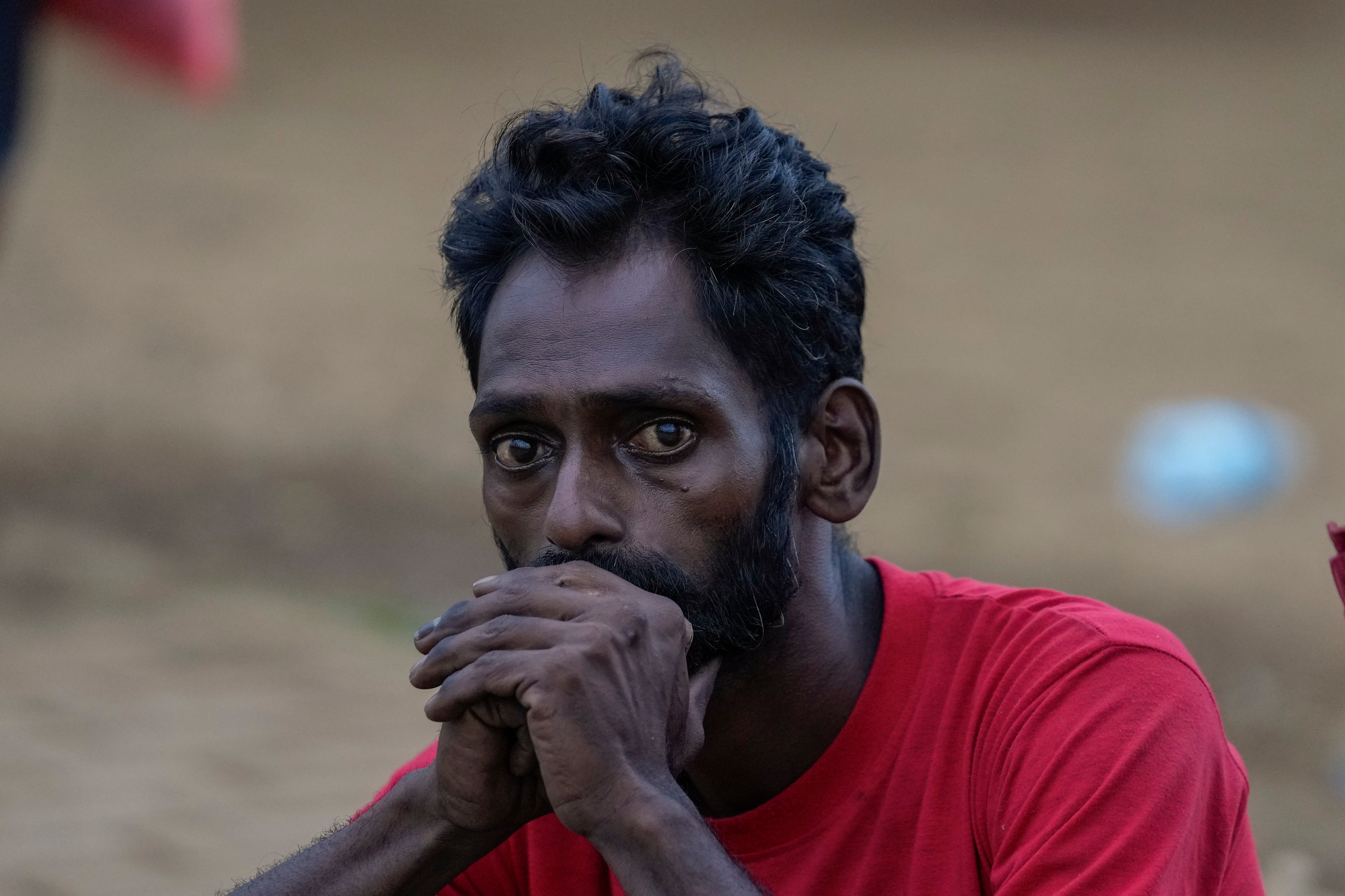 "E o spirală nesfârșită a iadului". Nevoiți să aleagă între mâncare și medicamente, oamenii din Sri Lanka simt că au zilele numărate