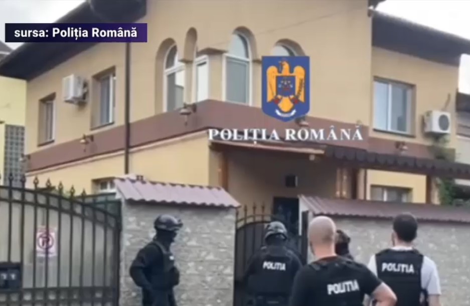 Un seif cu 300.000 de euro a fost furat dintr-o locuință din București. Polițiștii au făcut mai multe percheziții la o bandă de hoți