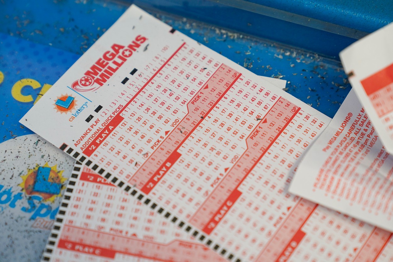 Patronul unui lanț de restaurante a cumpărat bilete la loto pentru toți cei 50.000 de angajați