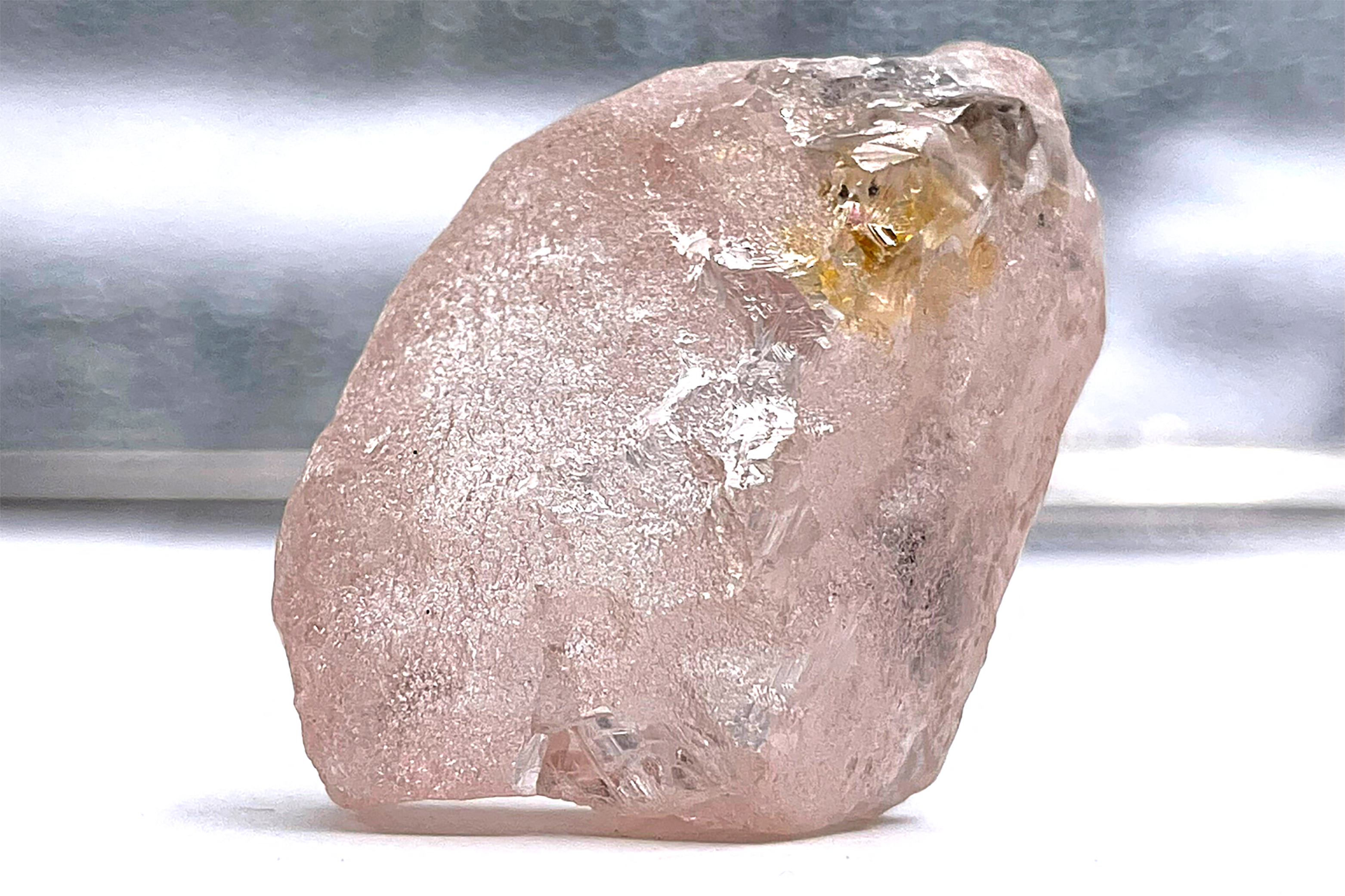 Cel mai mare diamant roz din lume a fost descoperit în Angola. Ce se va întâmpla acum cu "Trandafirul din Lulo"