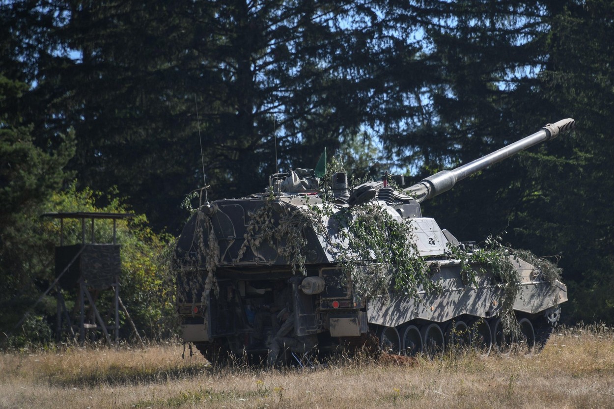 Germania a autorizat vânzarea a o sută de obuziere autopropulsate către Ucraina