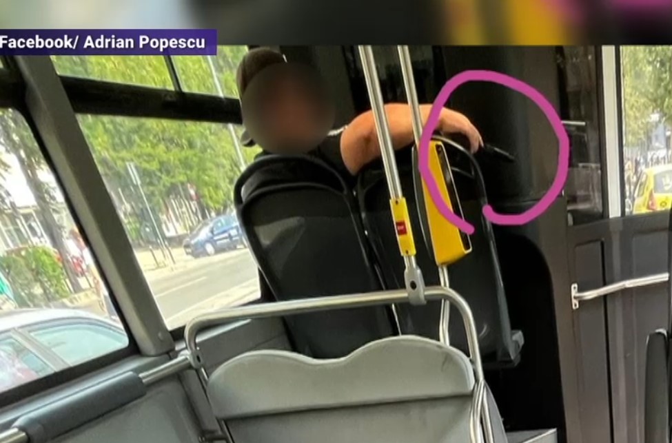 Poliția caută un tânăr care a scos o armă într-un autobuz din București