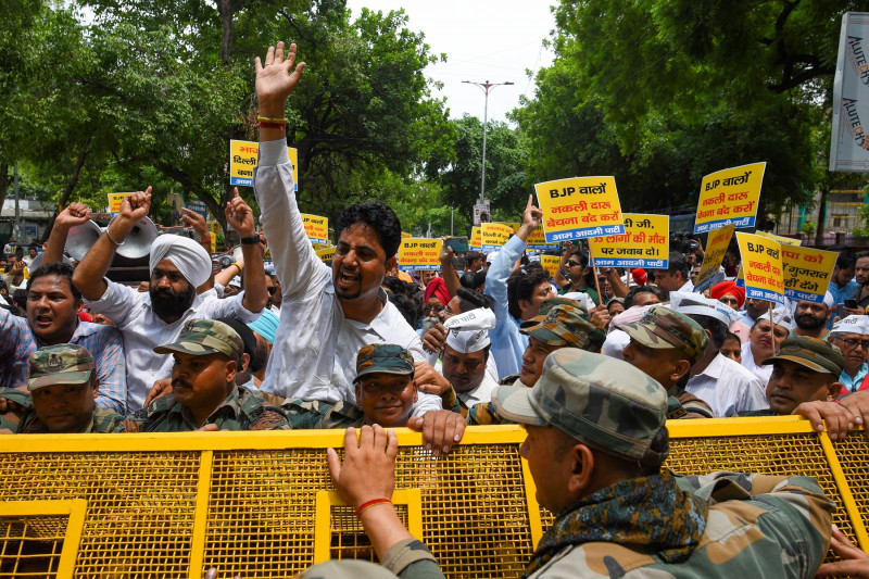 AAP Protest Near BJP Headquarters In Delhi Over Gujarat Liquor Tragedy, New Delhi, DLI, India - 27 Jul 2022