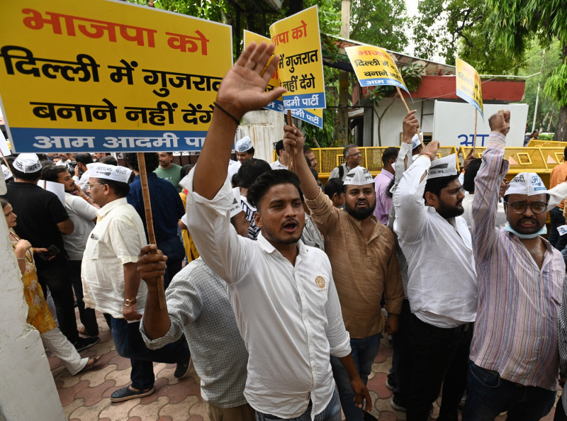 AAP Protest Near BJP Headquarters In Delhi Over Gujarat Liquor Tragedy, New Delhi, DLI, India - 27 Jul 2022