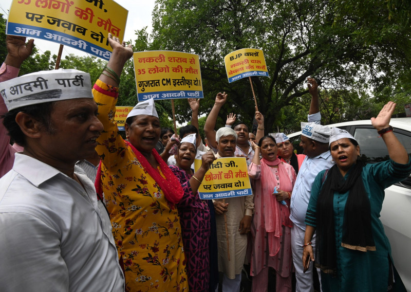 AAP Protest Near BJP Headquarters In Delhi Over Gujarat Liquor Tragedy, New Delhi, DLI, India - 27 Jul 2022