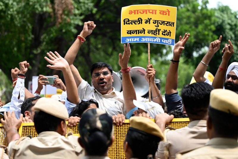 În fața sediului Partidului Bharatiya Janata (Partidul Poporului Indian), în Delhi, al premierului Modi proteste au izbucnit după tragedie. Foto-Profimedia (10)