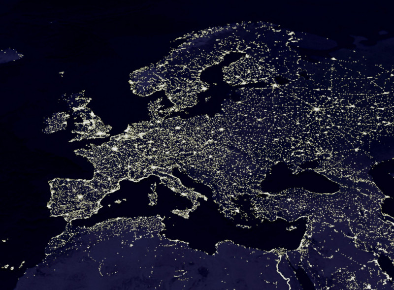 Europa satelit noaptea