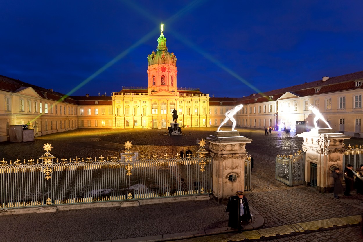 Autoritățile din Berlin opresc iluminatul pe timpul nopții la sute de clădiri emblematice, inclusiv la reședința președintelui