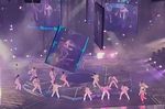 Un ecran video uriaș s-a prăbușit pe scenă în timpul unui concert susținut de trupa Mirror în Hong Kong