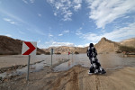 Inundații puternice au lovit Emiratele Arabe Unite, o țară unde aproximativ 65% din suprafață este acoperită de deșert. Foto-Profimedia (4)