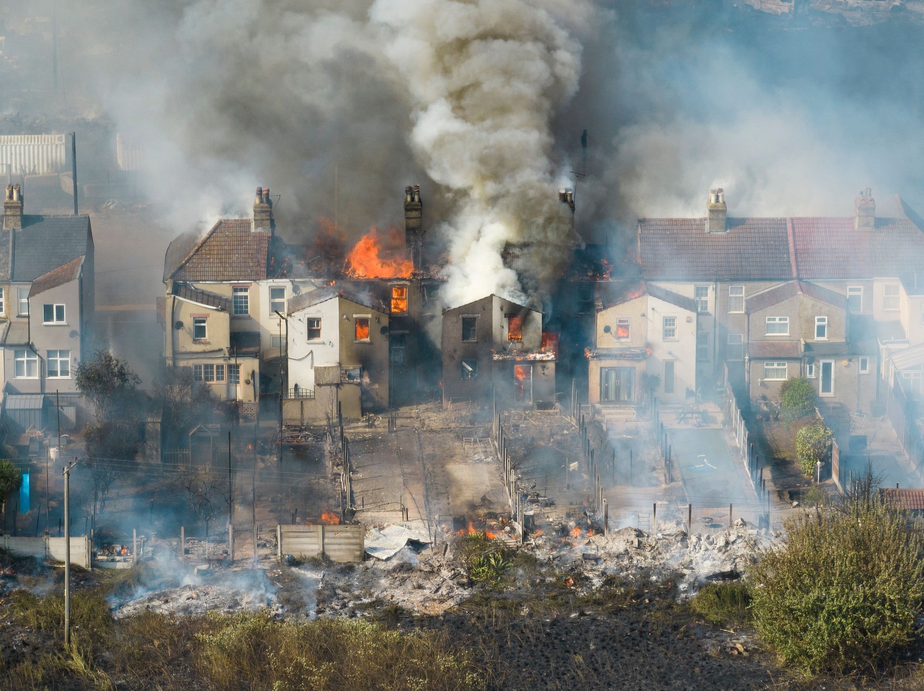 Cea mai grea zi de la Al Doilea Război Mondial încoace: Pompierii din Londra s-au luptat cu zeci de incendii la 40 °C