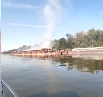 Trei barje cu cărbune din Ucraina au luat foc din cauza temperaturilor ridicate și sunt blocate pe Dunăre, lângă Giurgiu