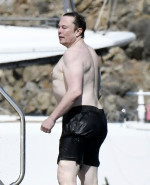 *PREMIUM-EXCLUSIVE* MUST CALL FOR PRICING BEFORE USAGE - Tesla Billionaire Elon Musk takes a summer break in Mykonos after sensationally backing out of the Twitter acquisition deal!*PICTURES TAKEN ON 17/07/2022*