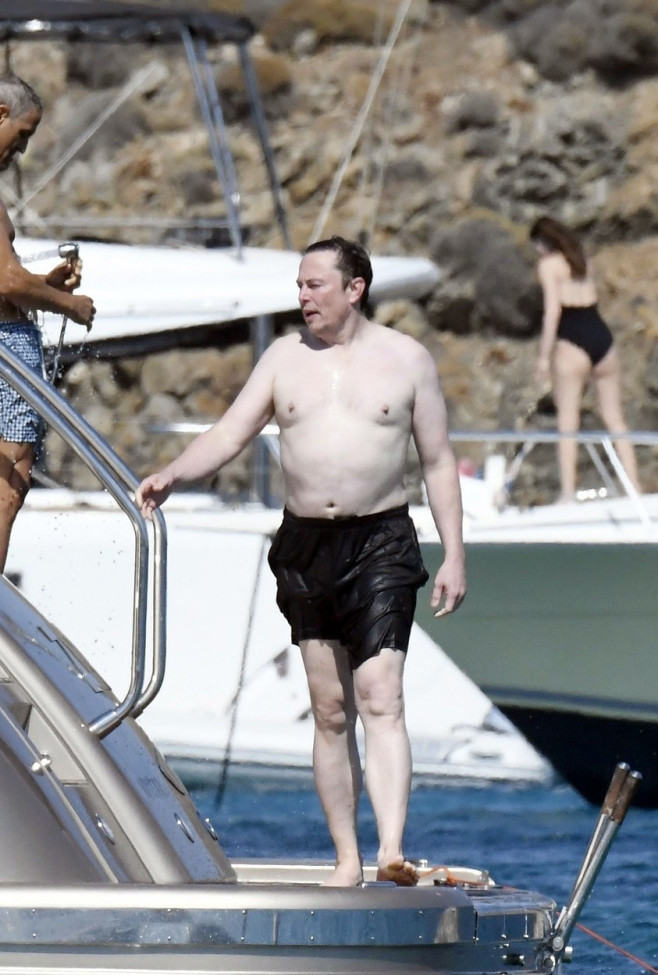 *PREMIUM-EXCLUSIVE* MUST CALL FOR PRICING BEFORE USAGE - Tesla Billionaire Elon Musk takes a summer break in Mykonos after sensationally backing out of the Twitter acquisition deal!*PICTURES TAKEN ON 17/07/2022*