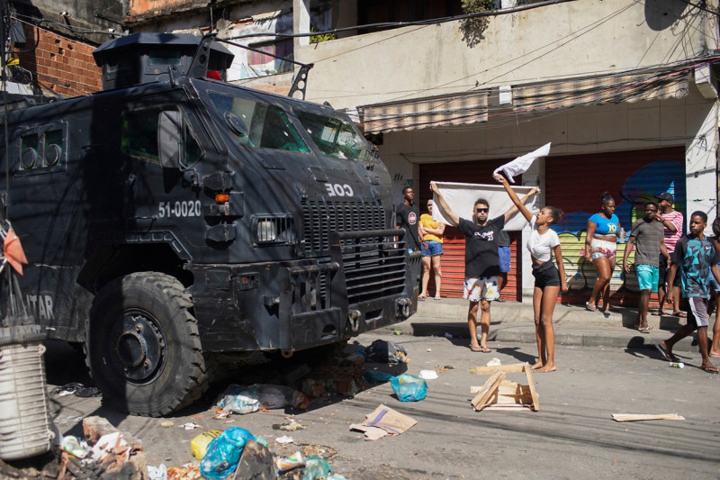 Cel puţin 18 oameni au murit într-o operaţiune a poliţiei braziliene într-o favela din Rio de Janeiro