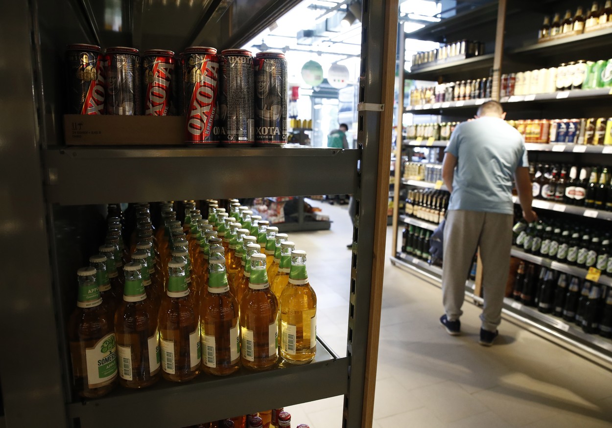 Berile străine se găsesc și acum pe rafturile din Rusia, deşi producătorii şi-au anunţat de mult timp retragerea de pe piață (Reuters)