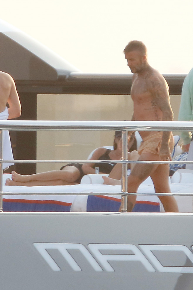 *EXCLUSIVE* David and Victoria Beckham enjoy some drinks on board their yacht