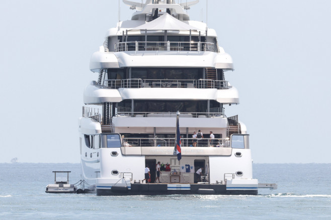 Arrivee d'invitees sur le Yacht de David et Victoria Beckham