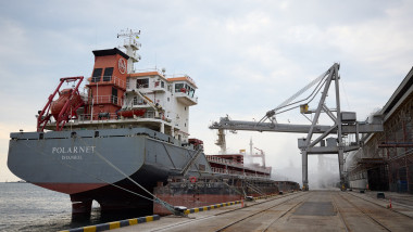Zelenskyy inspects Turkish ship loaded with first grain for exports - Odesa